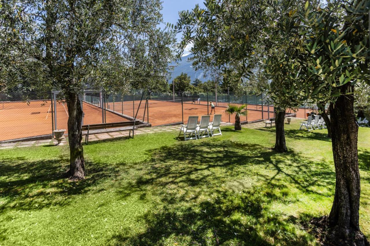 Hotel Ideal Limone sul Garda Esterno foto