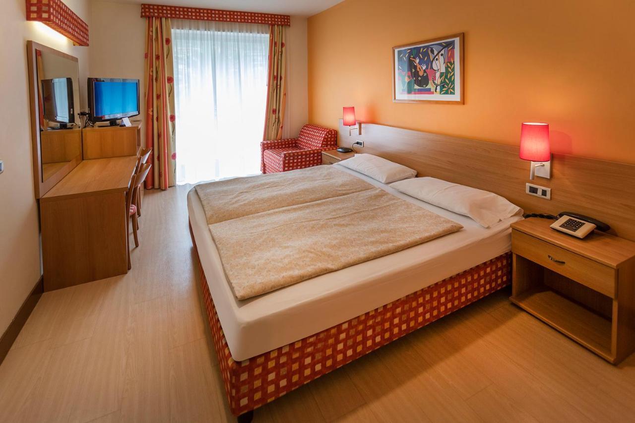 Hotel Ideal Limone sul Garda Esterno foto