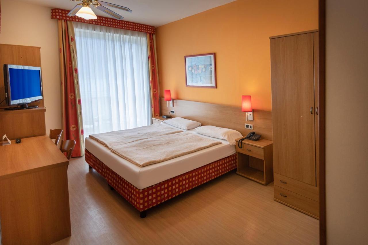 Hotel Ideal Limone sul Garda Esterno foto