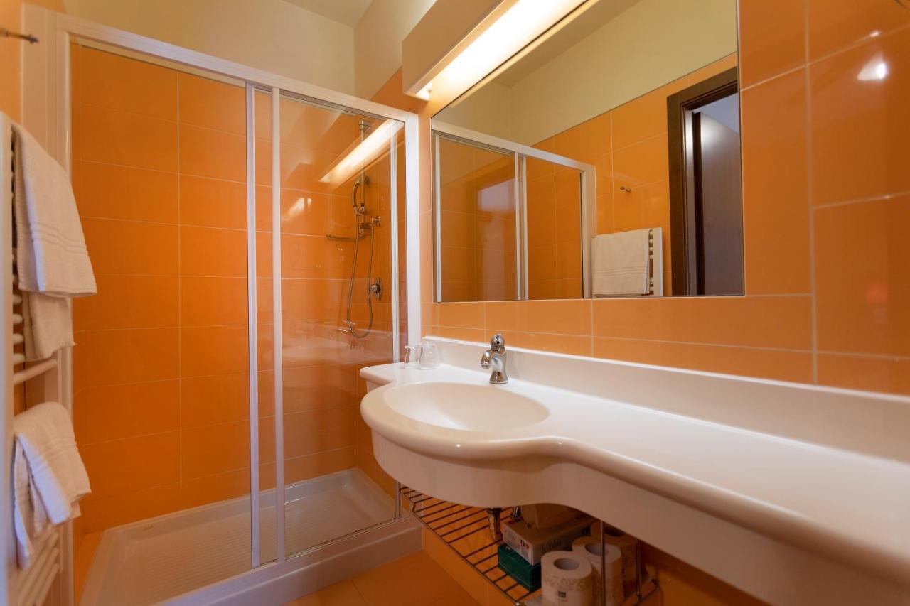 Hotel Ideal Limone sul Garda Esterno foto